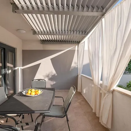 Mato Apartment *