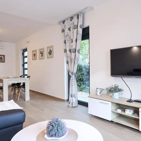 Mato Apartment *