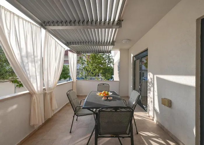 Mato アパート ザダル