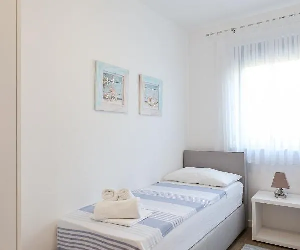 Mato アパート ザダル