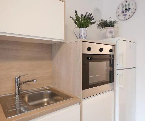 アパート Mato ザダル