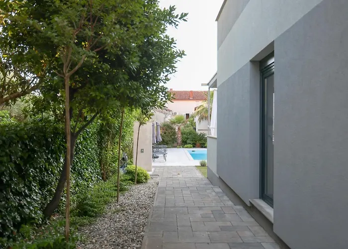 Mato アパート ザダル